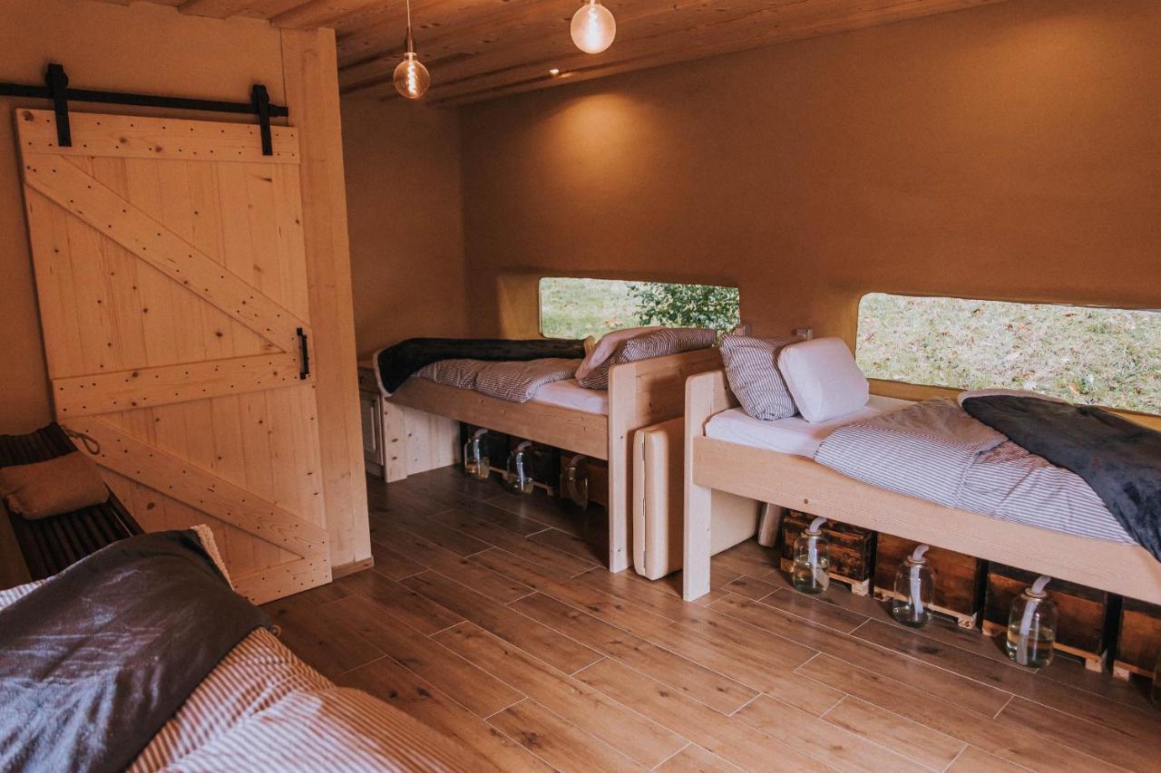 Sleeping With Bees - Tourist Farm Muha Appartement Grosuplje Buitenkant foto