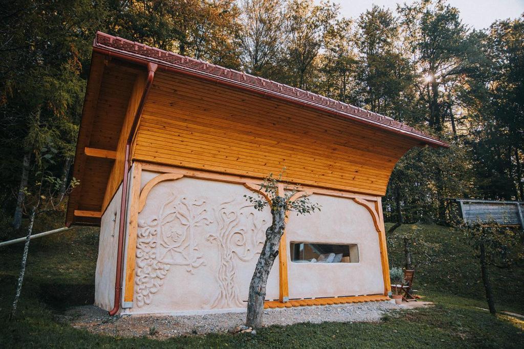 Sleeping With Bees - Tourist Farm Muha Appartement Grosuplje Buitenkant foto